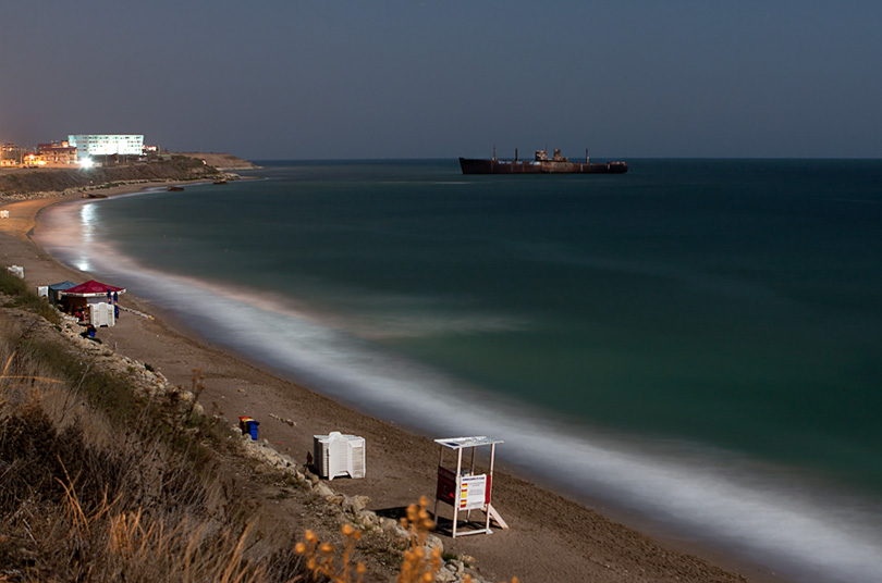 Costinești coastline at dusk with the iconic shipwreck on the horizon